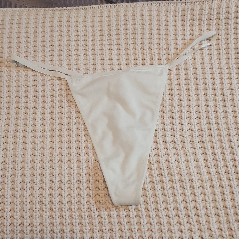 SKIMS Cotton T-String Thong in Bone
